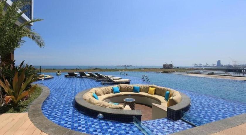 The Rinra Hotel Makassar Eksteriør billede