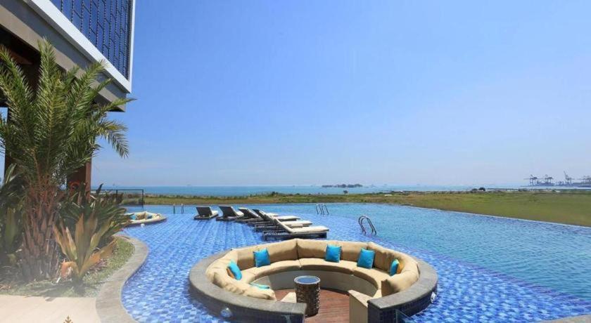 The Rinra Hotel Makassar Eksteriør billede