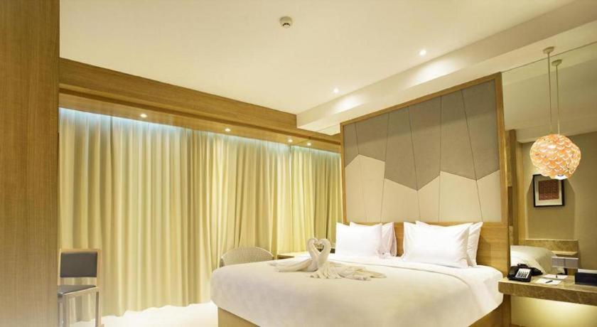 The Rinra Hotel Makassar Eksteriør billede